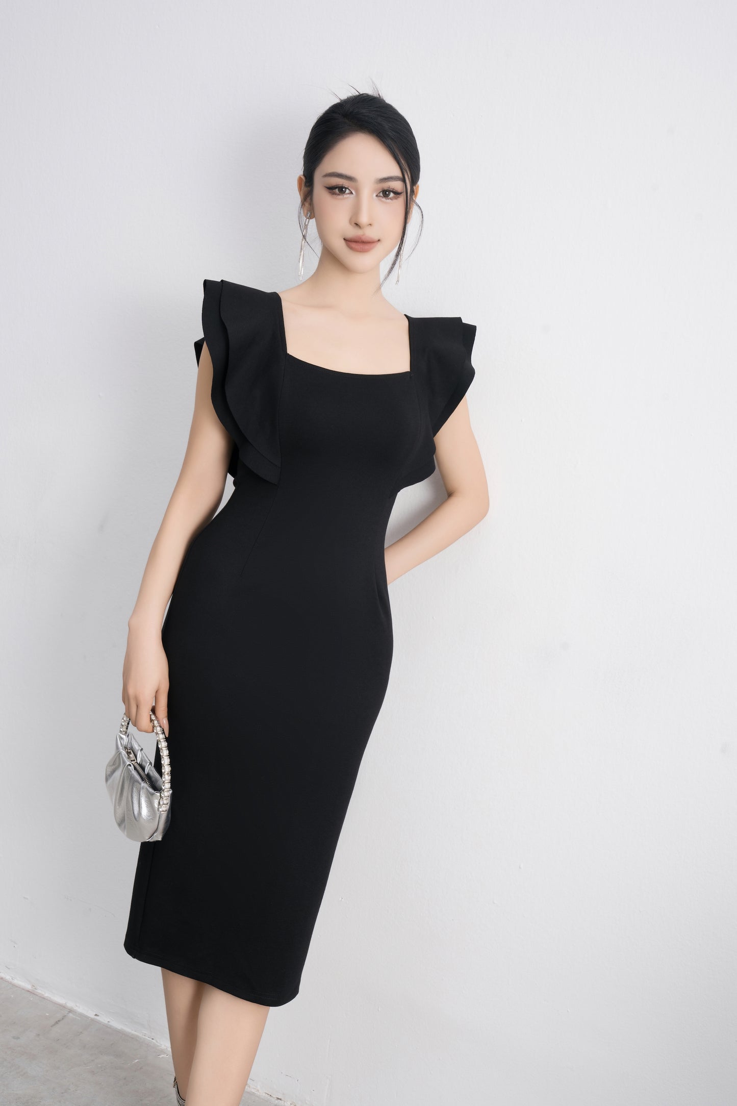 Sinoni Two Ways Ruffle Dress in Black
