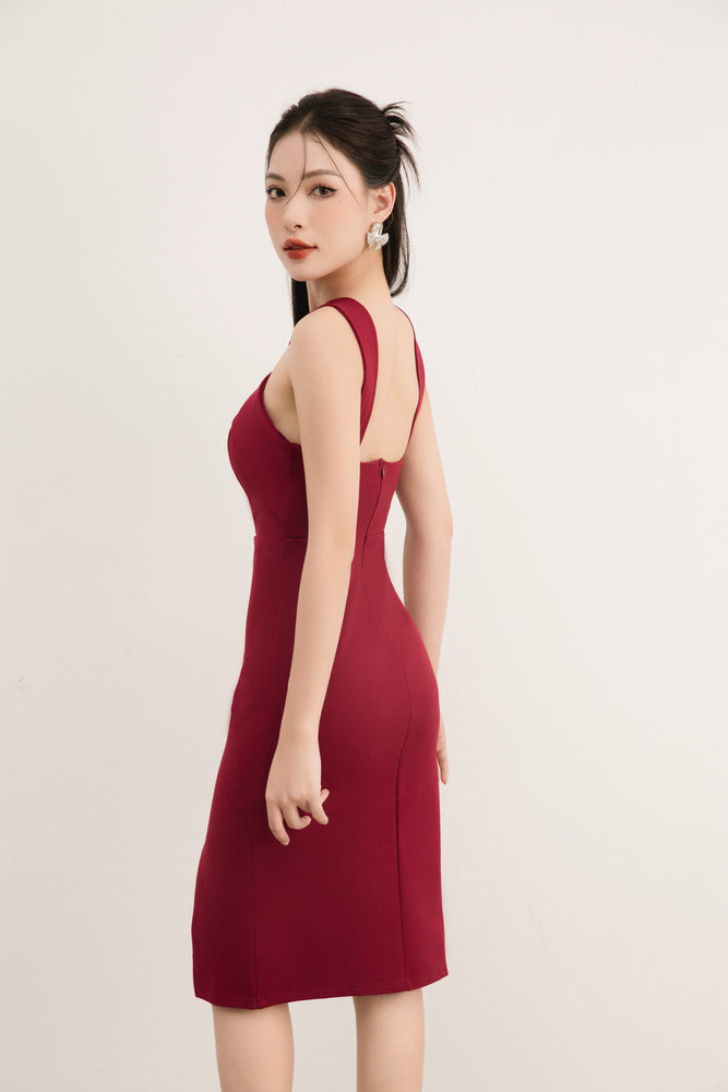 
                  
                    Load image into Gallery viewer, Thalia Two Ways Bodycon Dress in Burgundy
                  
                