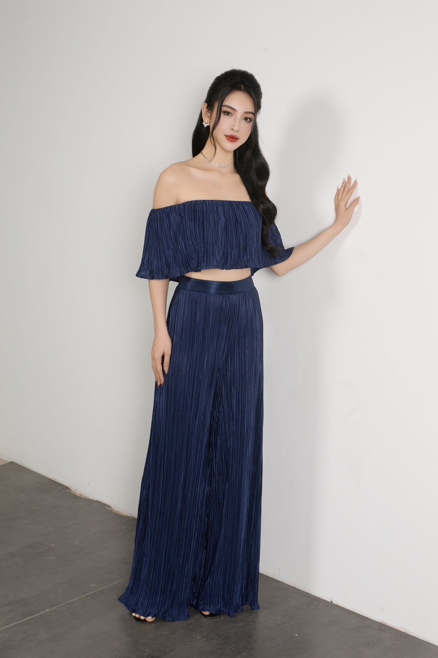 Cleolia 2 Ways Pleated Top in Navy Blue