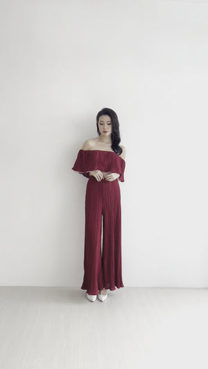 
                  
                    Load and play video in Gallery viewer, Cleolia Pleated Top in Burgundy
                  
                