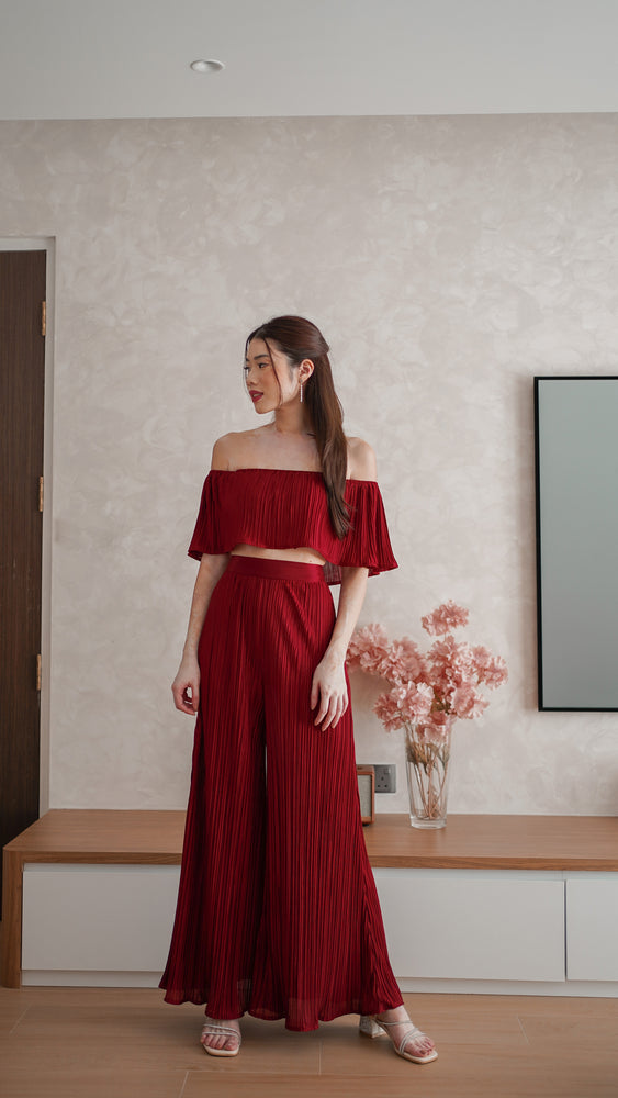 
                  
                    Load image into Gallery viewer, Cleolia Pleated Pants in Burgundy
                  
                