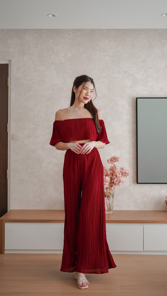 
                  
                    Load image into Gallery viewer, Cleolia Pleated Top in Burgundy
                  
                