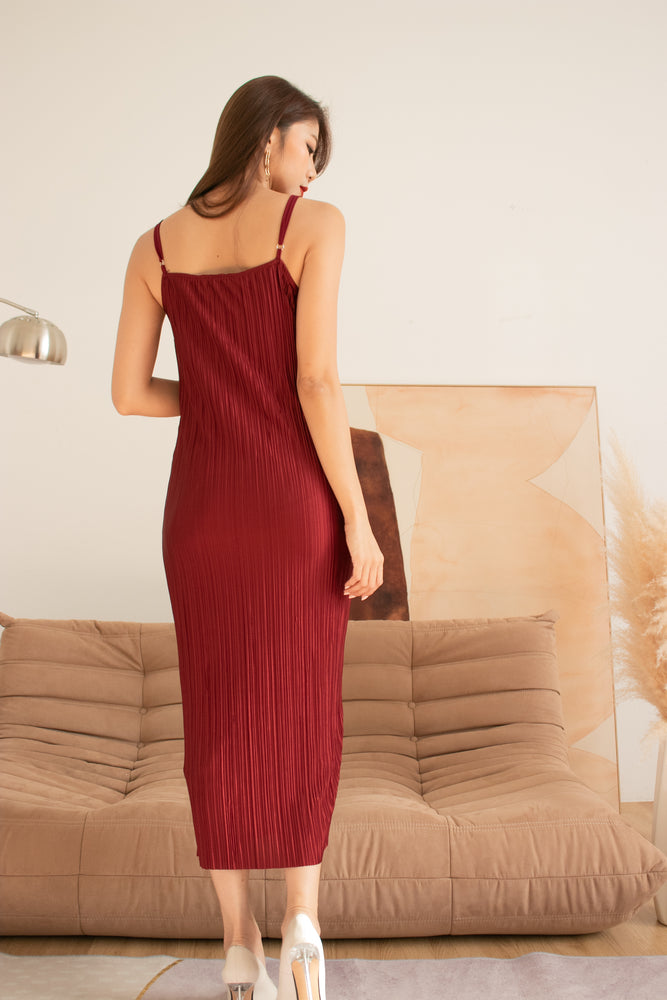 
                  
                    Load image into Gallery viewer, Brelia Straight Cut Pleated Dress in Burgundy
                  
                