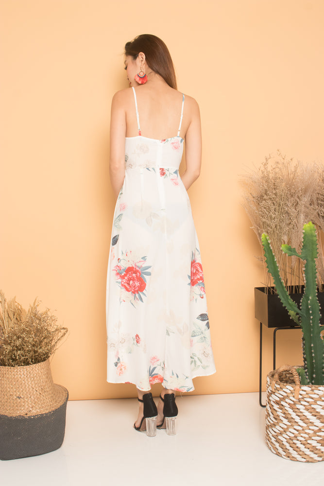 
                  
                    Load image into Gallery viewer, *LUXE* Aerimda Floral Dress in White
                  
                