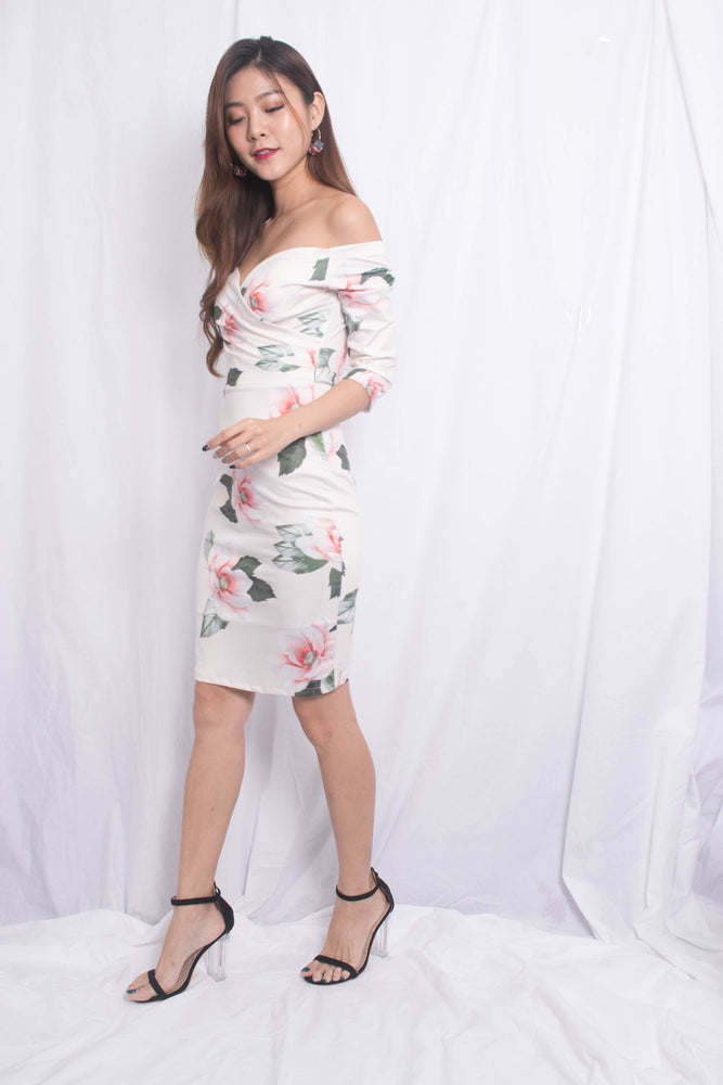 
                  
                    Load image into Gallery viewer, Rille Floral Bodycon Dress
                  
                