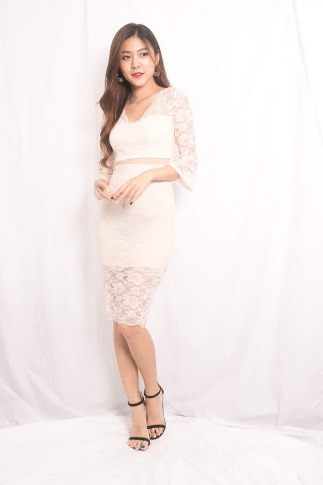 
                  
                    Load image into Gallery viewer, * LUXE * Nellosa Lace Dress in Cream
                  
                