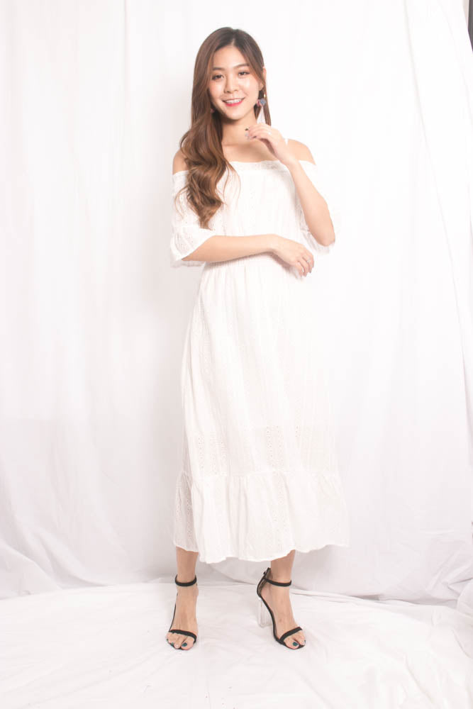 Eilra Offsie Dress in White
