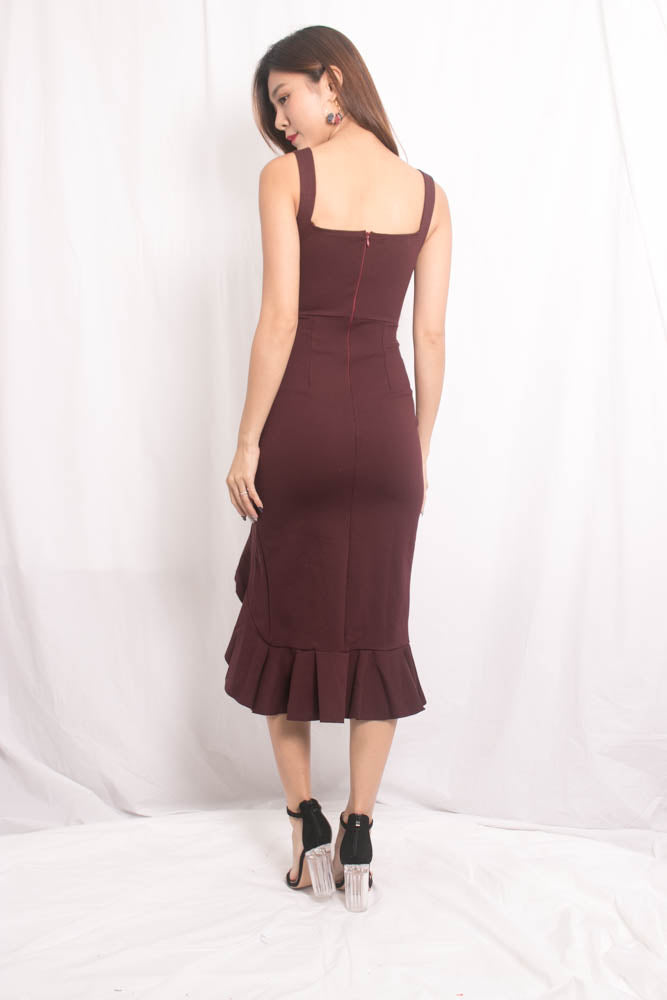 
                  
                    Load image into Gallery viewer, *PREMIUM * JODILIA MERMAID DRESS IN BURGUNDY - SELF MANUFACTURED BY LBRLABEL
                  
                
