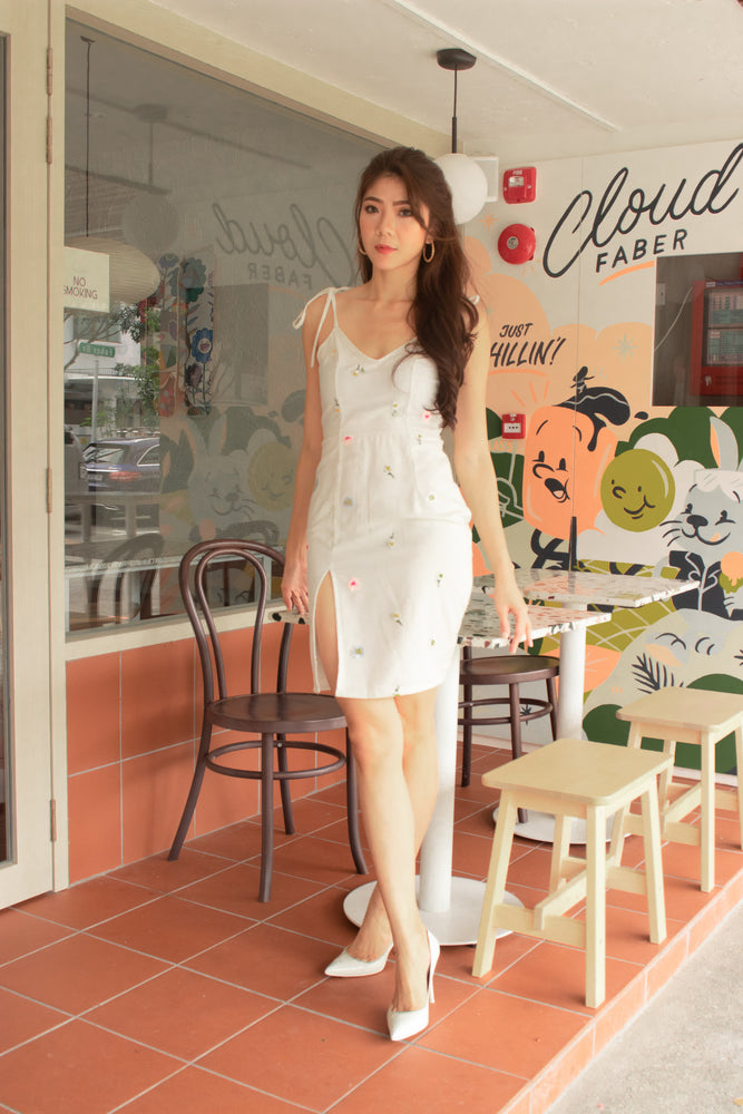
                  
                    Load image into Gallery viewer, * PREMIUM * Eerilia Floral Embroided Dress in White - Self Manufactured by LBRLABEL
                  
                