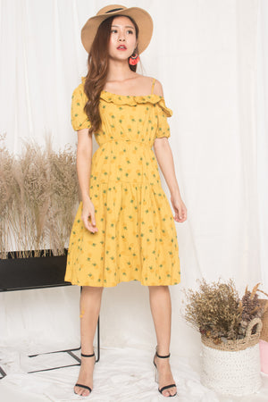 
                  
                    Load image into Gallery viewer, Sabre Toga Pineapple Dress in Yellow
                  
                
