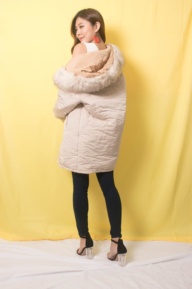 
                  
                    Load image into Gallery viewer, * PREMIUM * Zewa Fur Coat in Cream
                  
                