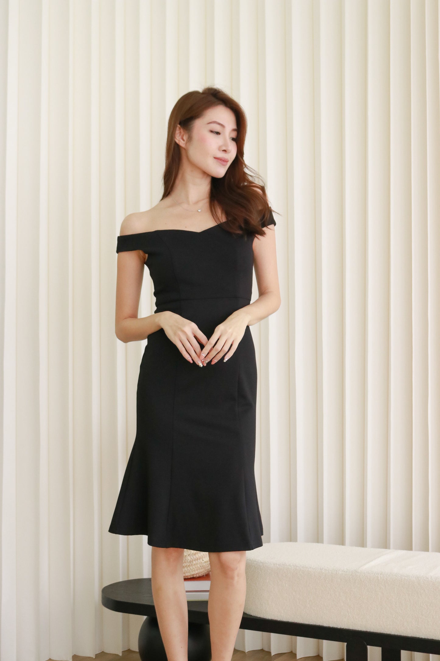 Mikaylia Off-Shoulder Dress in Black
