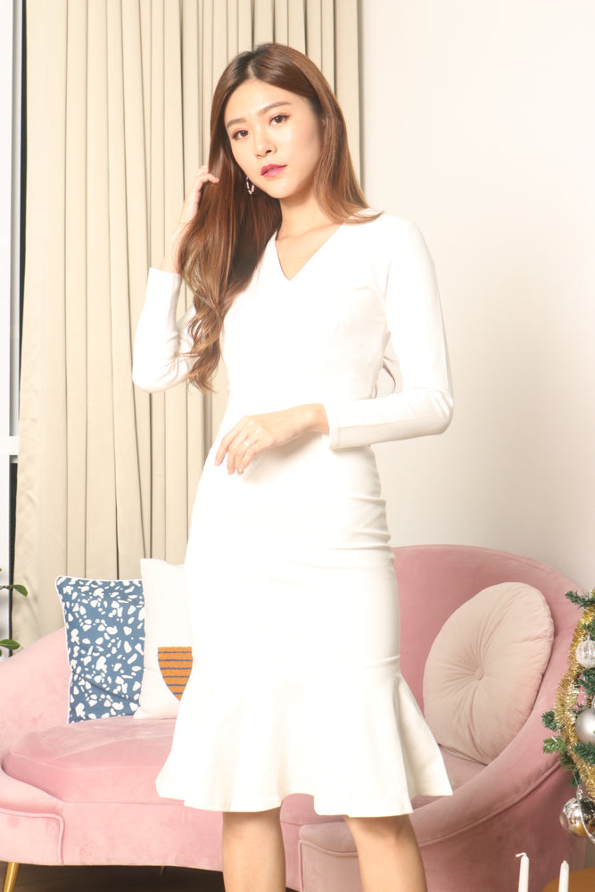 
                  
                    Load image into Gallery viewer, *LUXE* Angerila Mermaid Sleeved Dress in White
                  
                