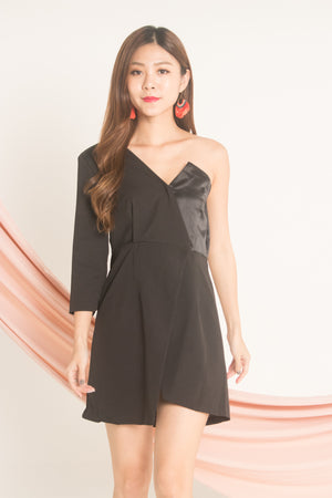 
                  
                    Load image into Gallery viewer, Aleda Toga Dress in Black
                  
                