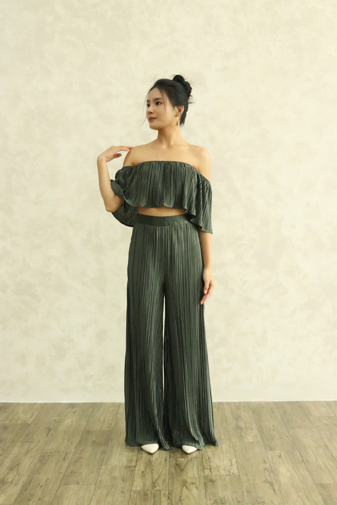 
                  
                    Load image into Gallery viewer, Cleolia Pleated Pants in Hunter Green
                  
                