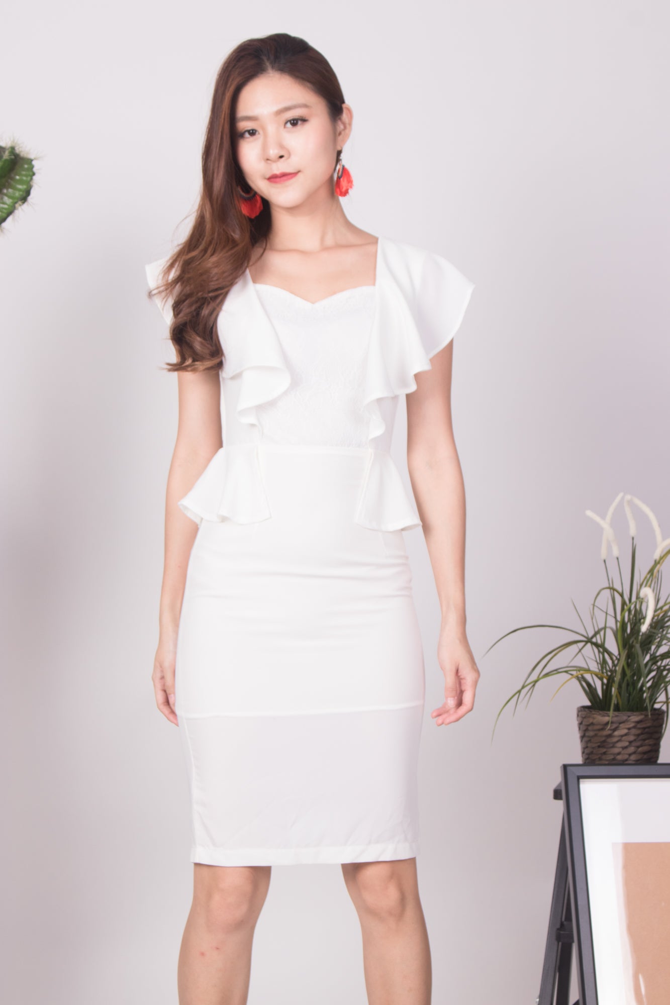 Klerisa Flutter Lace Dress in White