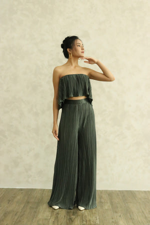 
                  
                    Load image into Gallery viewer, Cleolia Pleated Pants in Hunter Green
                  
                