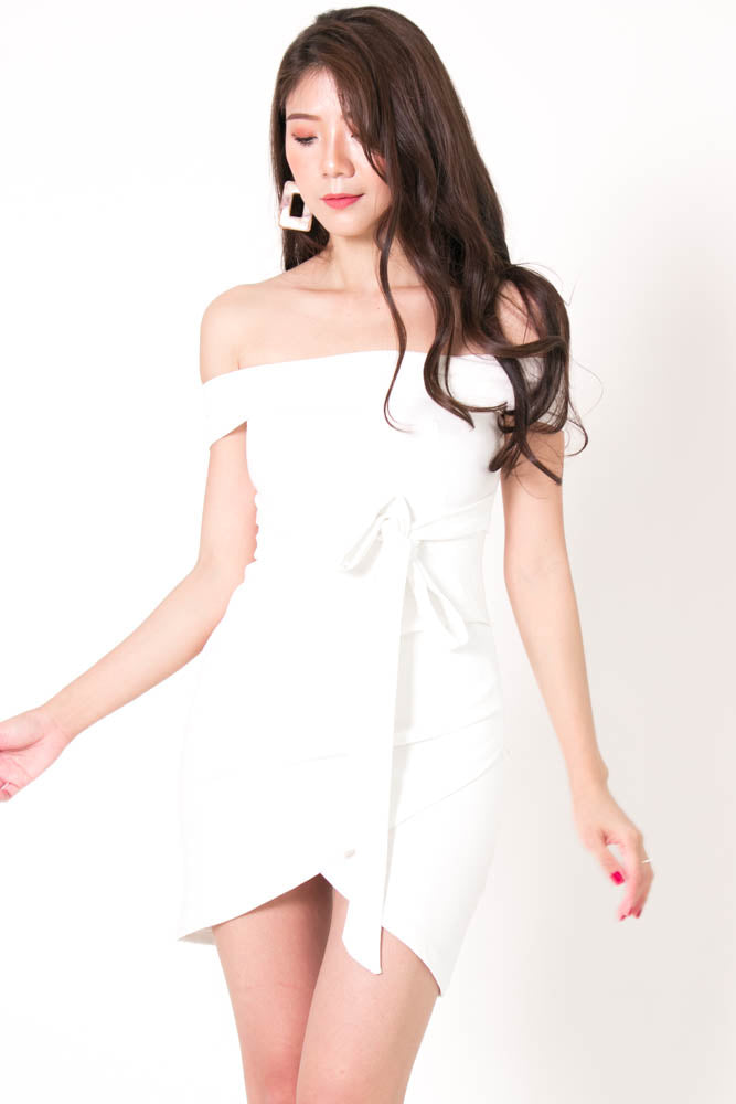 
                  
                    Load image into Gallery viewer, * PREMIUM * Taelia Off Shoulder Dress in White - Self Manufactured by LBRLABEL
                  
                