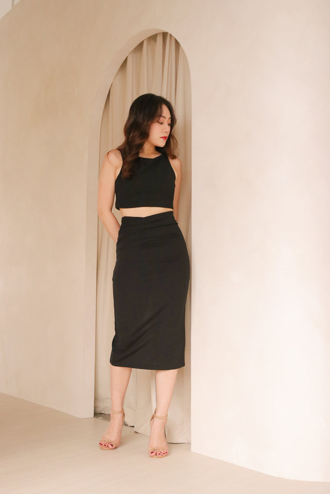 
                  
                    Load image into Gallery viewer, Serena Back Slit Skirt in Black
                  
                